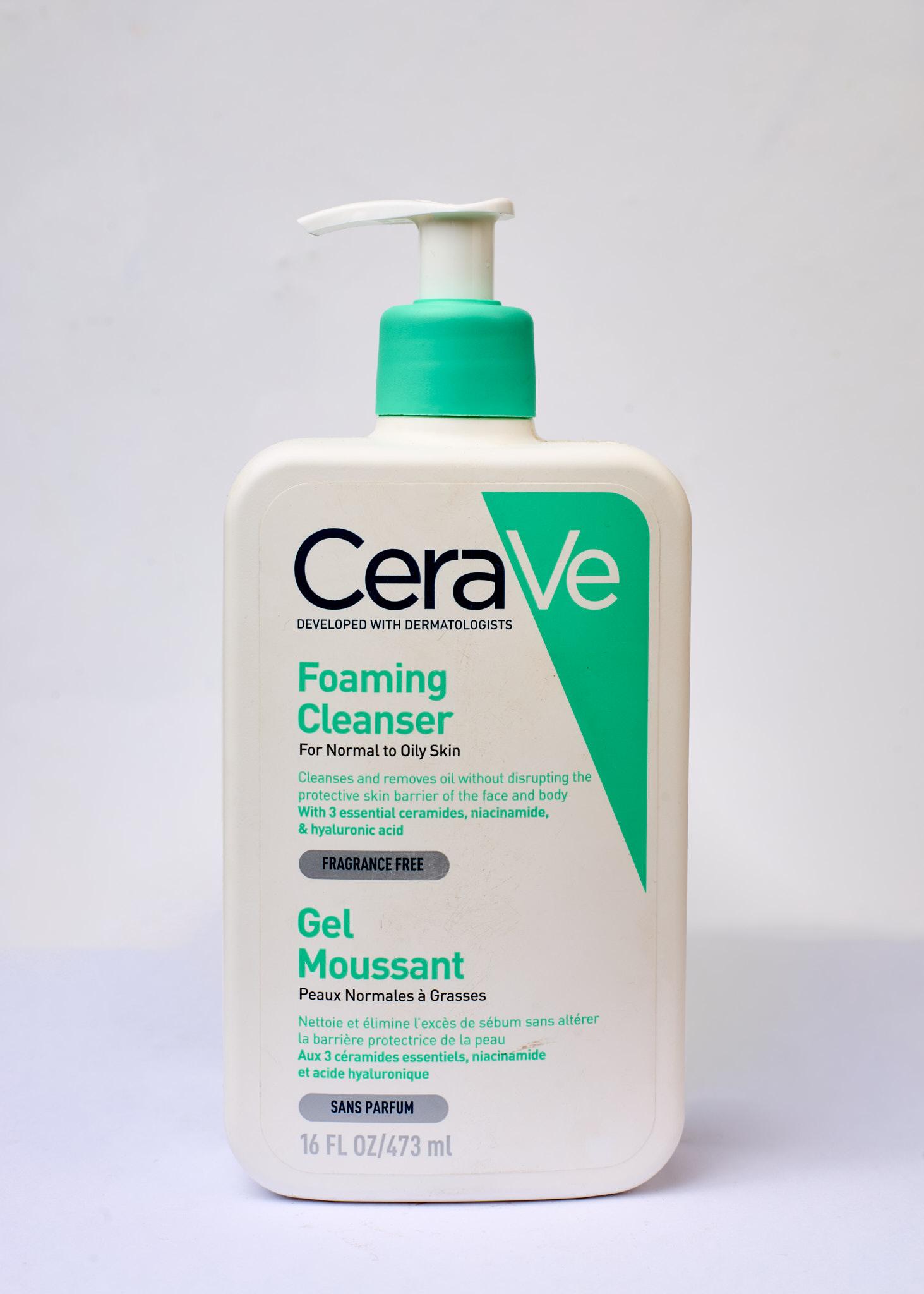 Local Hayat product photograph of Foaming Cleanser 473 ml